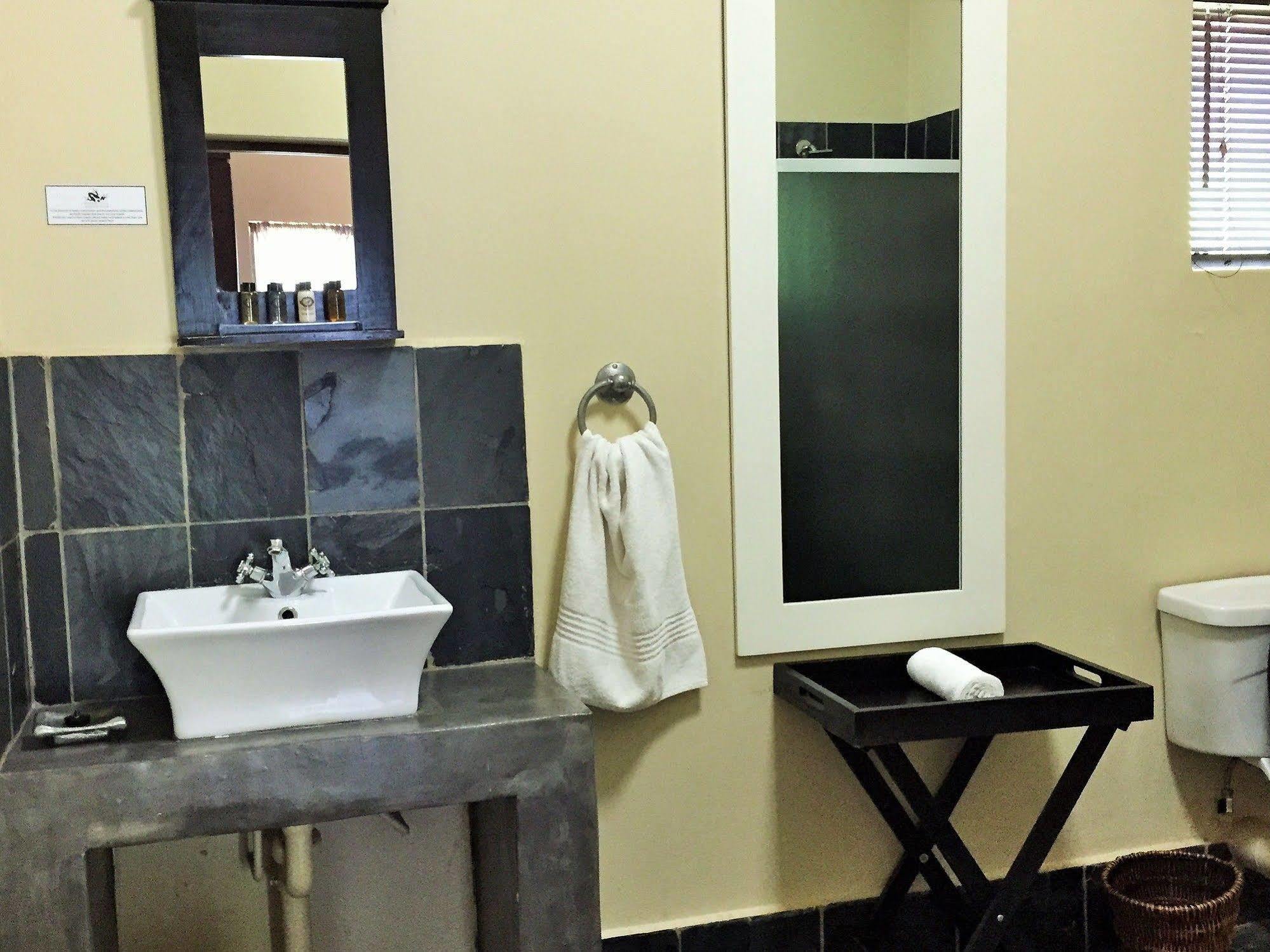 Khayamanzi Guesthouse Schoemanville Dış mekan fotoğraf